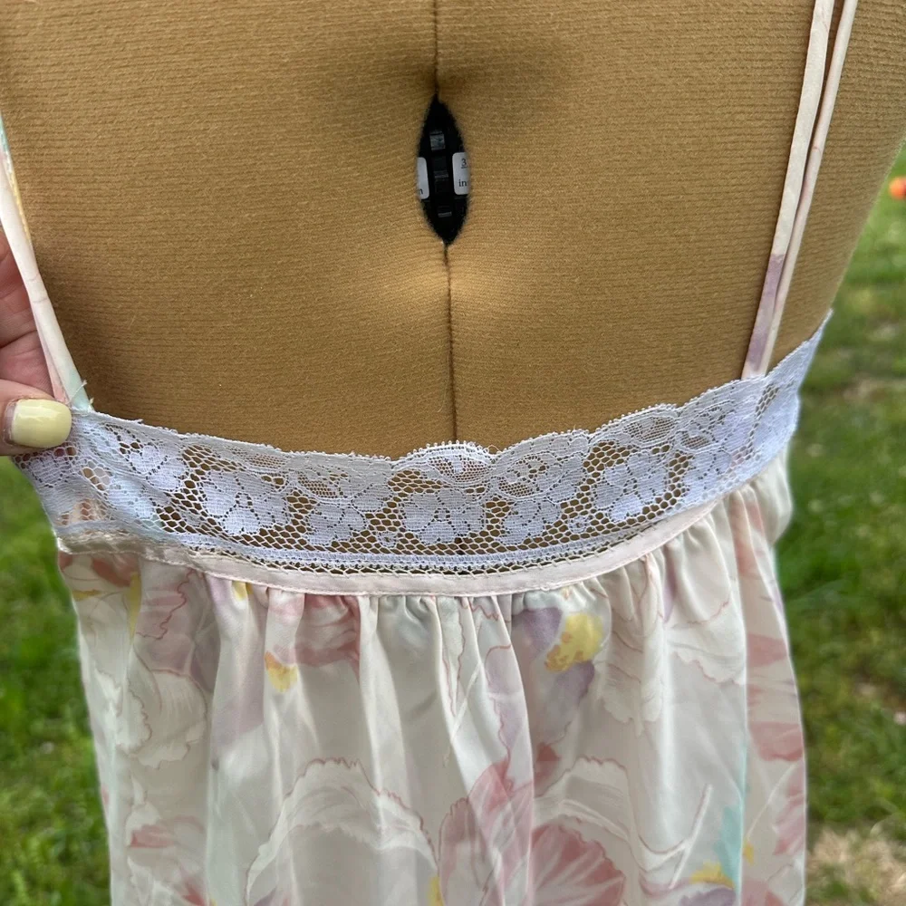 Vintage Christian Dior nightgown slip dress. Pastels. Lace. Christian Dior piece - Picture 5 of 7